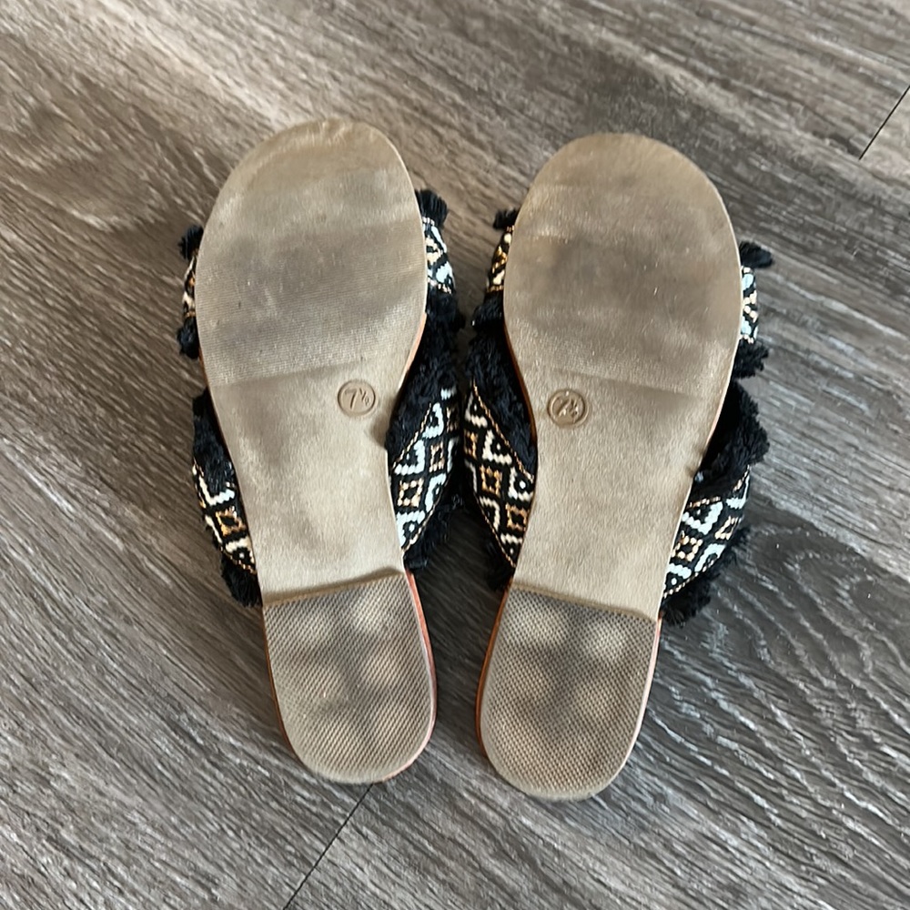 Universal Thread Sandals - Picture 4 of 4